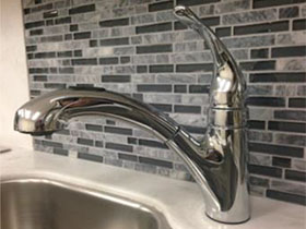 Single lever faucet with pullout sprayer Thumbnail